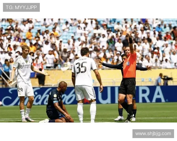 库尔图瓦欧冠冠军时刻：关键扑救助皇马登顶