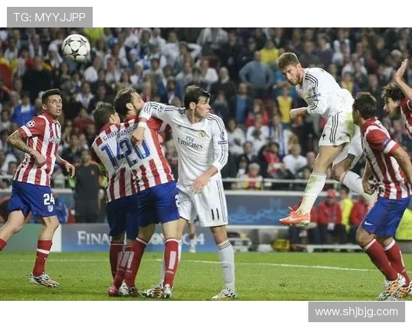 拉莫斯从右后卫到顶级中卫的转型轨迹解析 拉莫斯从右后卫到顶级中卫的转型轨迹解析