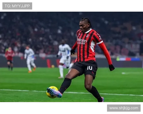 莱奥 vs 马丁内利：同代边锋的战术角色与终结效率对比